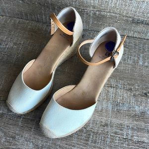 White Mountain Closed Toe